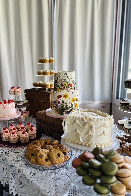 Soolicious offers elegant cakes and pastries in flavors and designs that suit their customers’ uniqueness and special occasions.