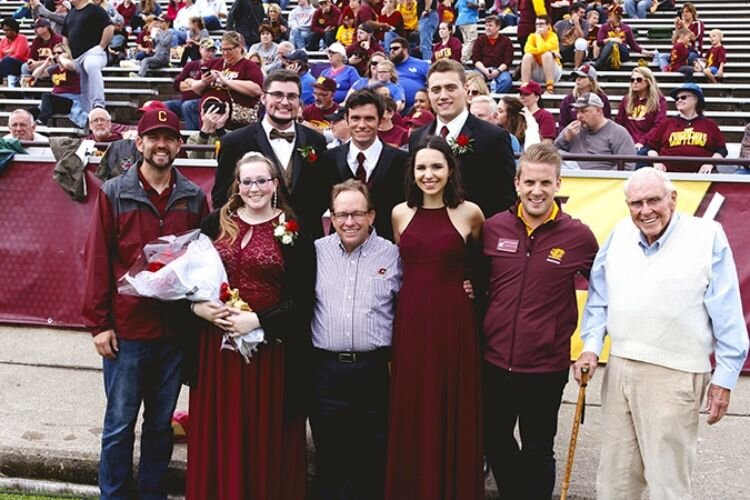 2018’s Homecoming court poses with President Davies.