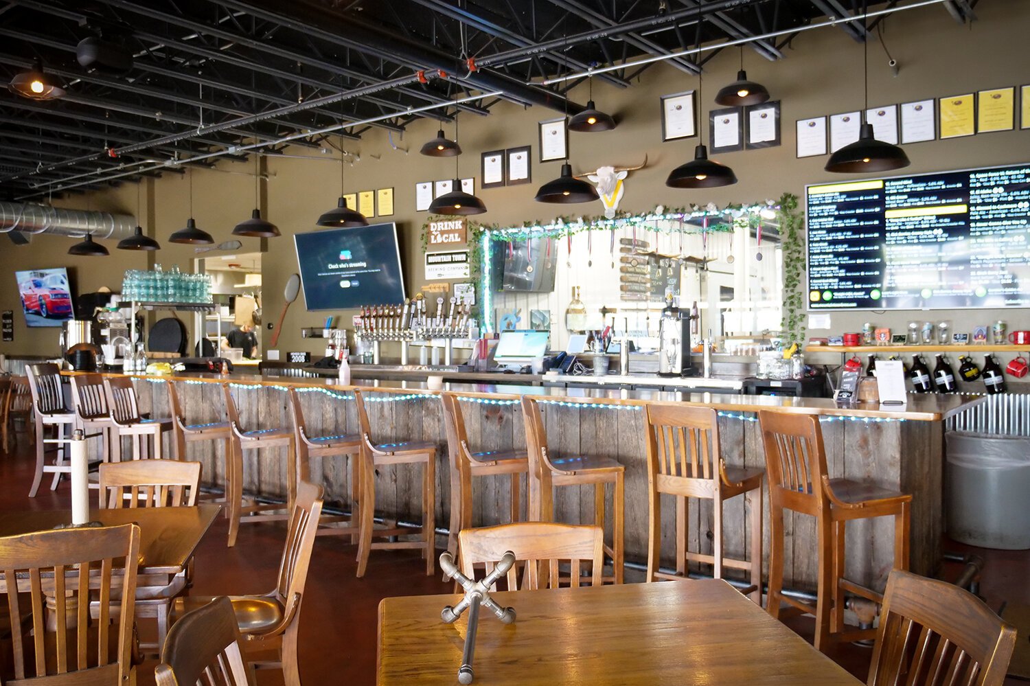 Summit Smokehouse & Tap Room is located at the intersection of S. Lincoln Rd. and M-20 in Mt. Pleasant, Michigan. (Photo: Courtney Jerome/Epicenter)