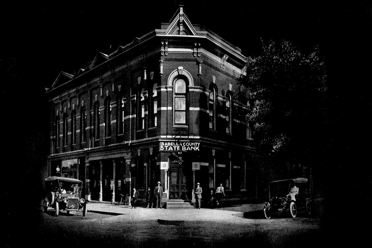 A historical image of Isabella Bank’s original branch in the 1900s, located at E. Broadway in Downtown Mt. Pleasant. (Photo courtesy of Isabella Bank)