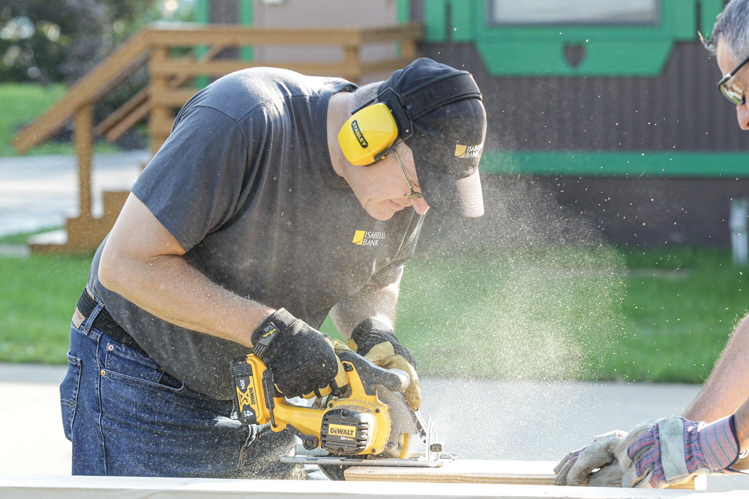 Jerome Schwind, Isabella Bank President, helps out at the Compassion in Action event in 2021. (Photo courtesy of Isabella Bank)