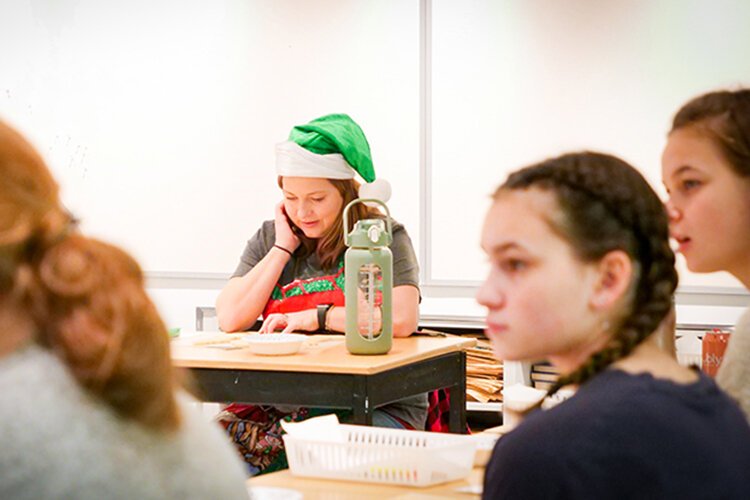 Aspiring bakers learn about decorating holiday cookies during Kaufman's December Royal Icing Cookie Class at Mid Michigan College. (Photo: Courtney Jerome/Epicenter)
