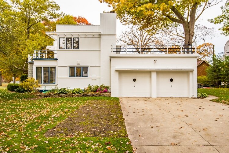The windows of the garage resemble porthole windows on ocean liners or aircraft.