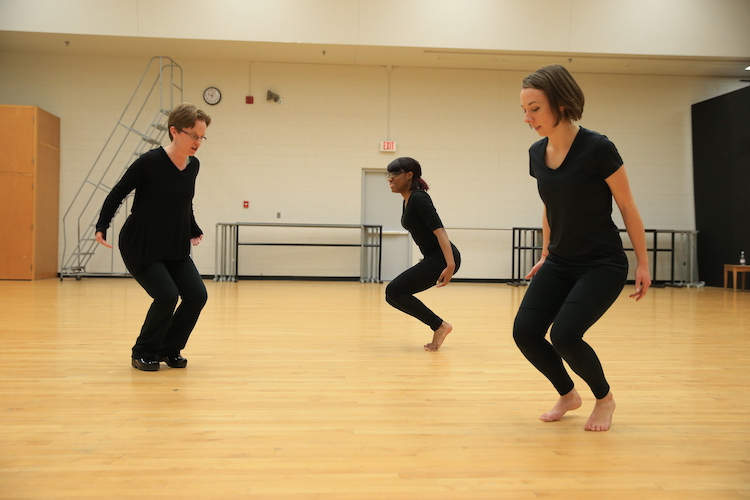 Heather Trommer-Beardslee works with students in the studio