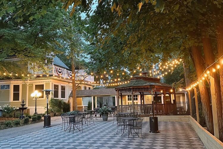 The Ginkgo Tree hosts live music, outdoor bar, and food trucks on their terrace this August.